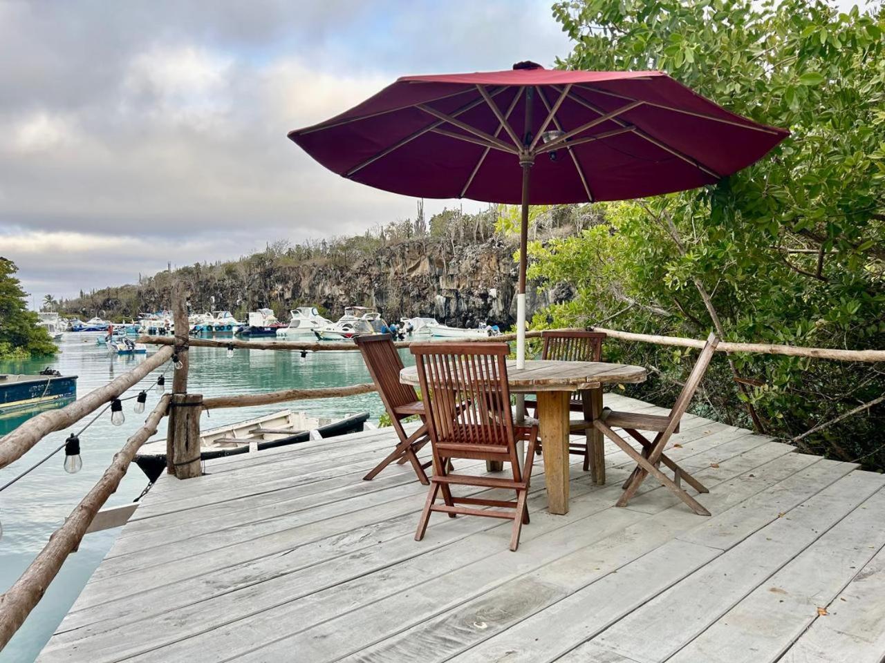 Casa Kubler Bed and Breakfast Puerto Ayora  Exteriör bild