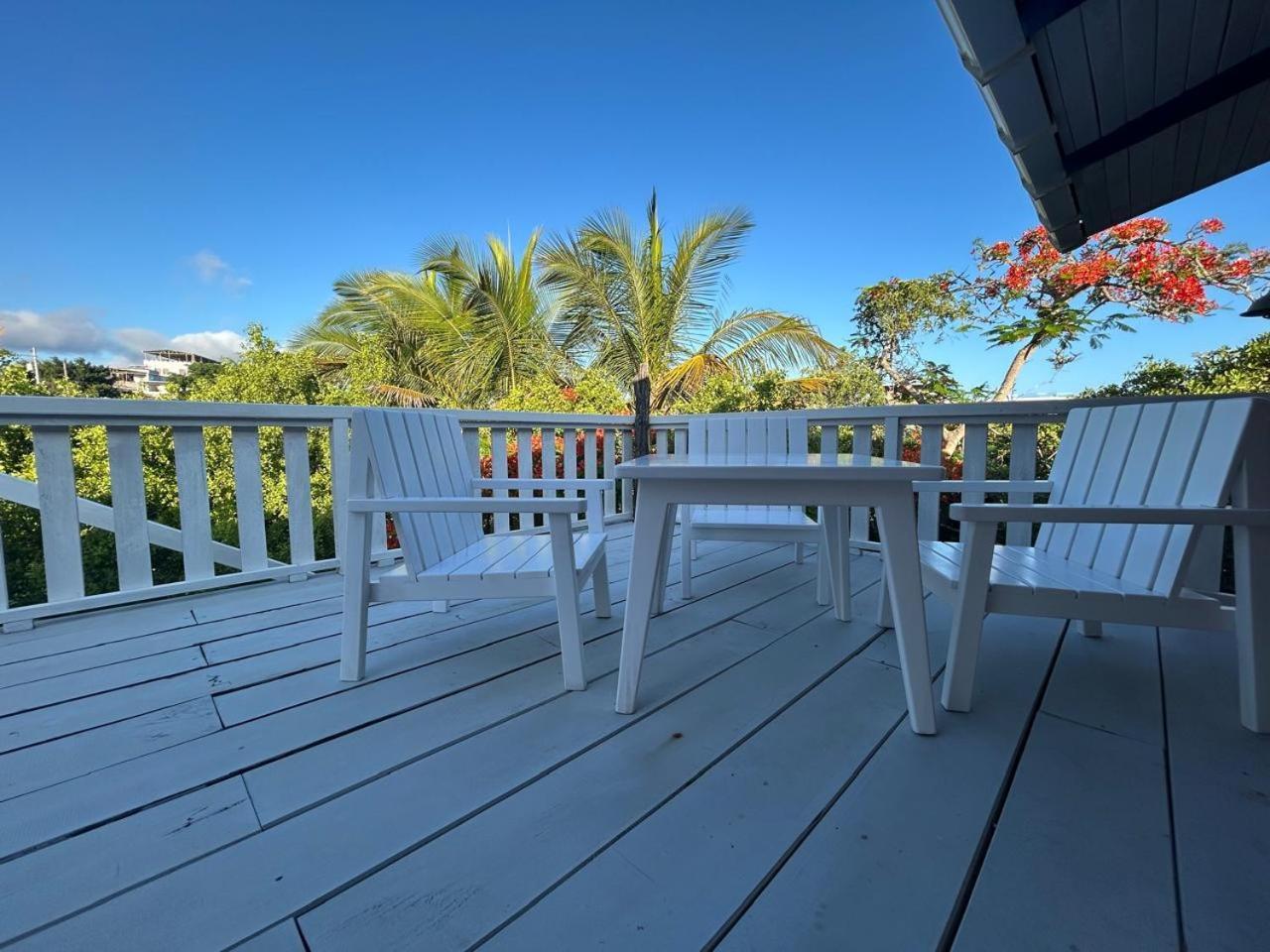 Casa Kubler Bed and Breakfast Puerto Ayora  Exteriör bild