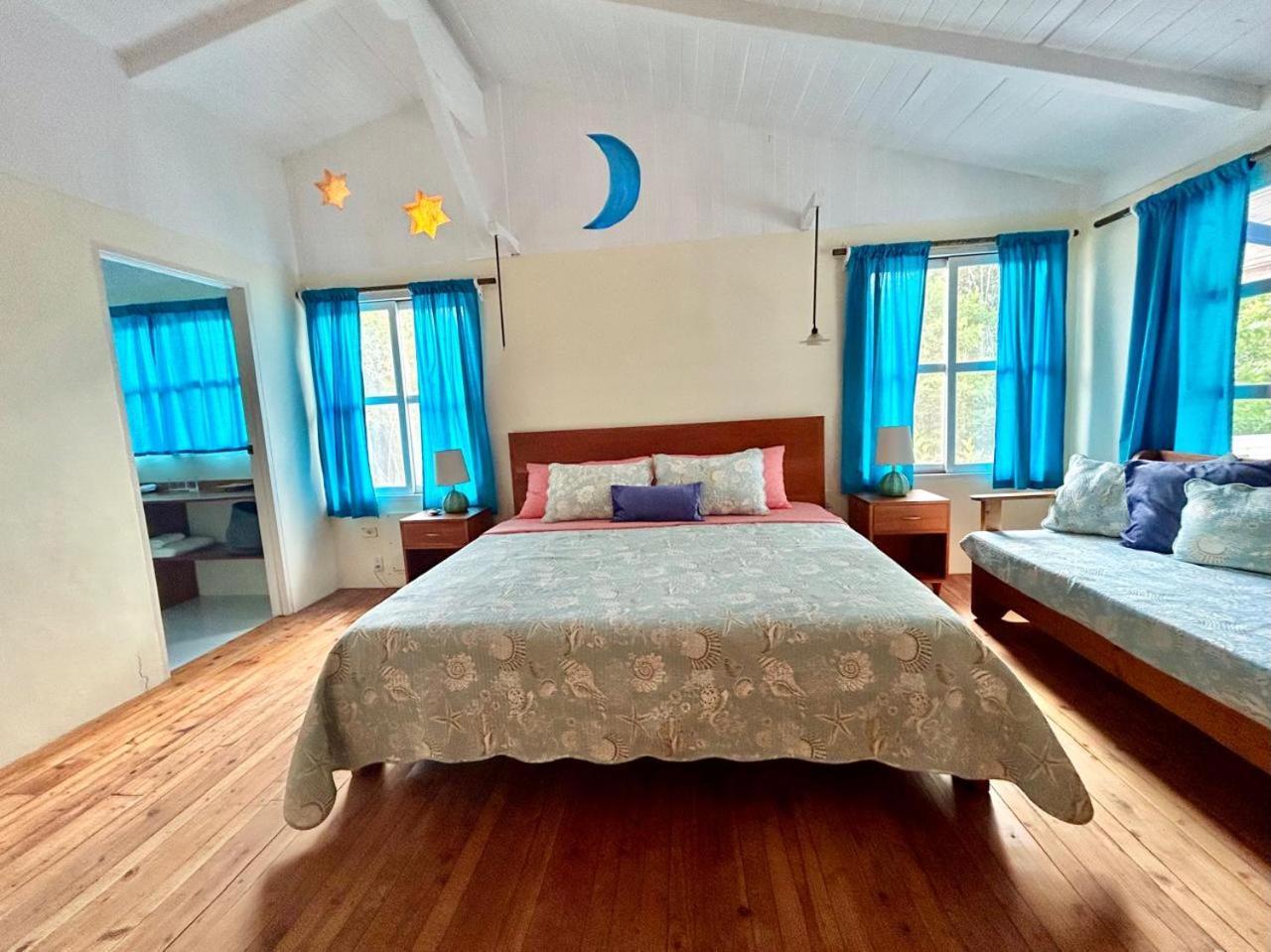 Casa Kubler Bed and Breakfast Puerto Ayora  Exteriör bild