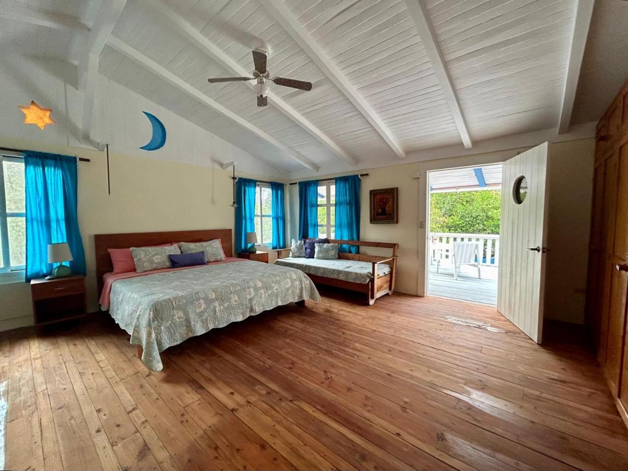 Casa Kubler Bed and Breakfast Puerto Ayora  Exteriör bild