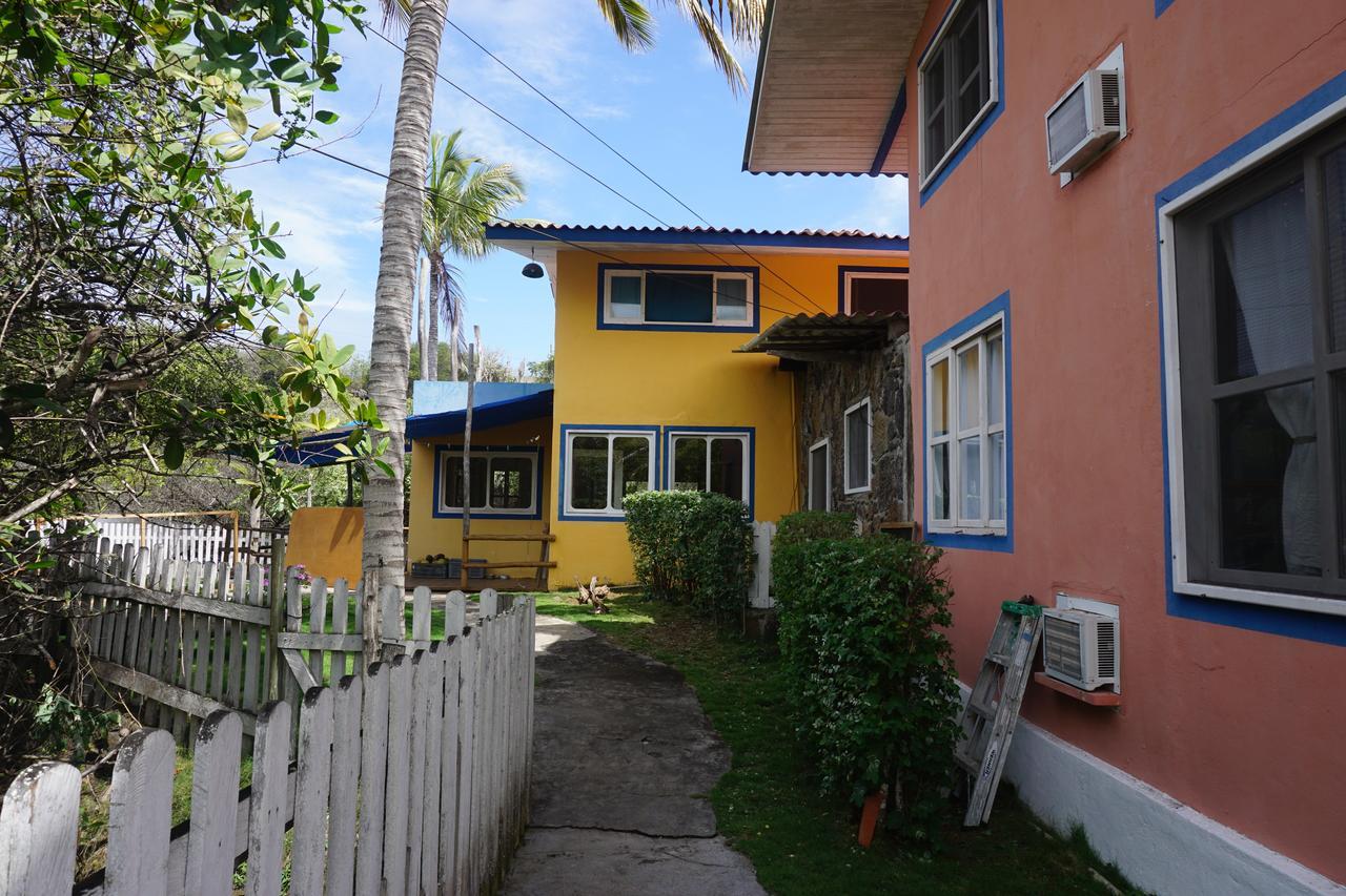 Casa Kubler Bed and Breakfast Puerto Ayora  Exteriör bild